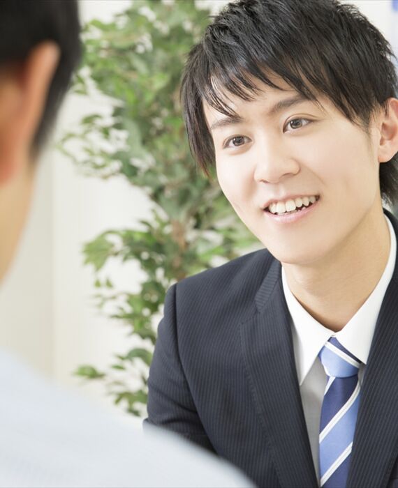 男性のカウンセラー