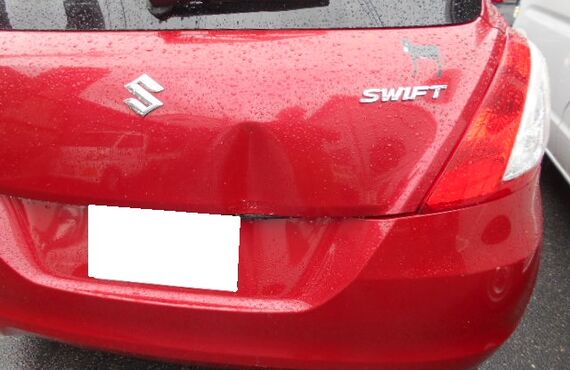 スイフトリヤーゲート鈑金塗装依頼うけたまわりました