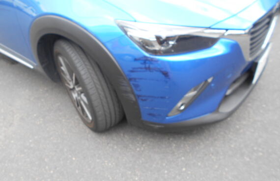 広島市南区より入庫のアクセラフロントバンパー取替修理