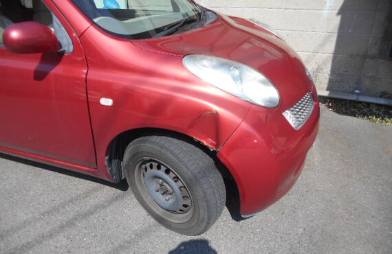 ニッサンマーチのフロントフェダー中古と取替いたしました