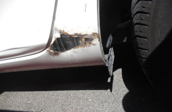 広島市よりお越しのカローラアクシオのリヤーフェンダー切り継ぎ修理は山本鈑金で